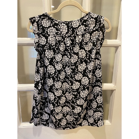 Ann Taylor LOFT Black & White Floral Ruffle Sleeveless Top Size Medium - Picture 2 of 3